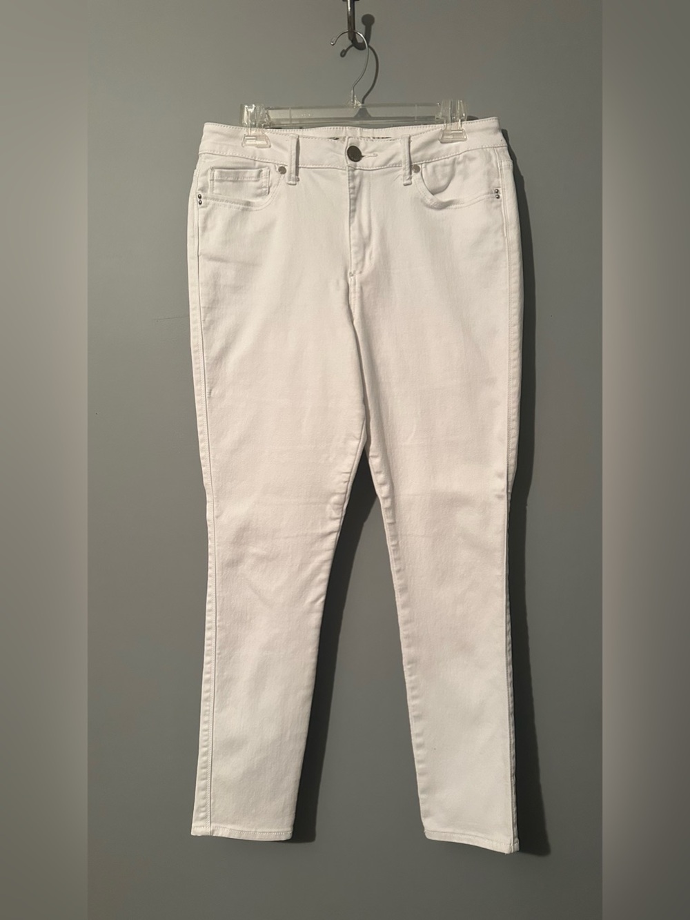 Seven7 Women’s Skinny Jeans in White with Stretch